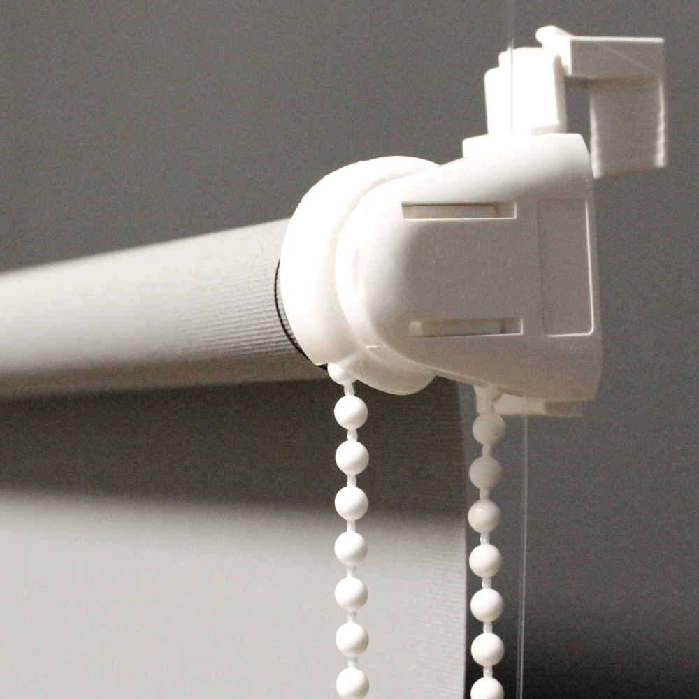 Roleta ścienna i mini czyli wieszana na skrzydle okiennym